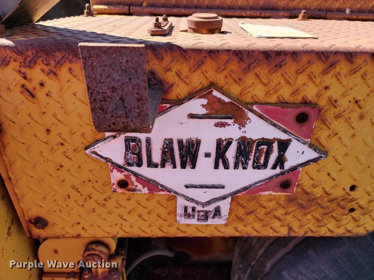 image for item JC9688 (2) pieces of construction equipment