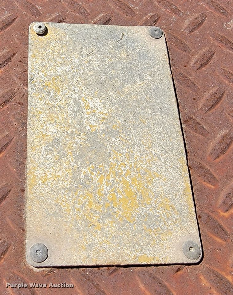 image for item JC9688 (2) pieces of construction equipment