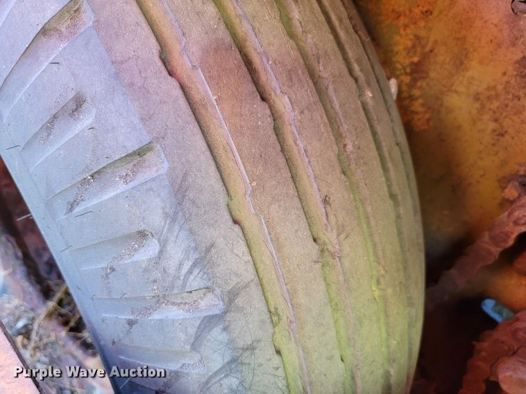 image for item JC9688 (2) pieces of construction equipment