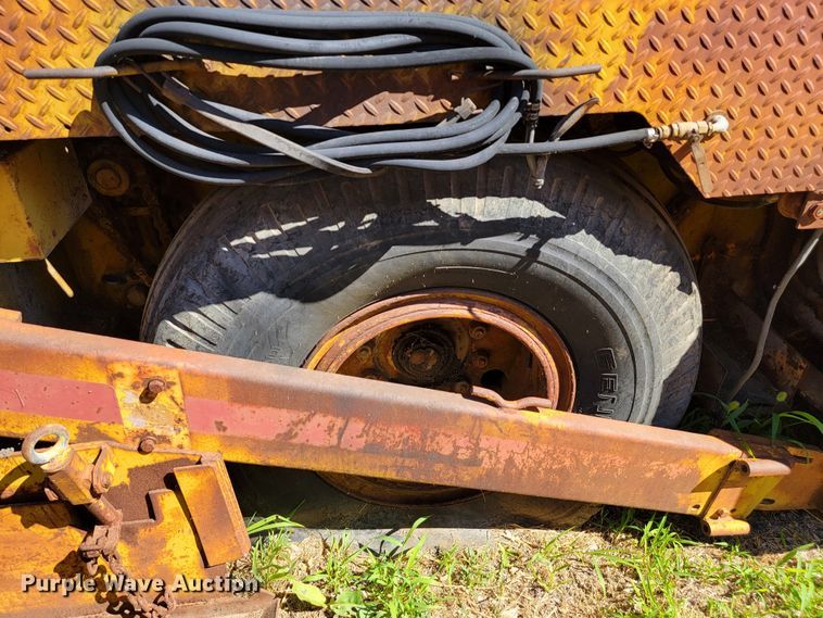 image for item JC9688 (2) pieces of construction equipment