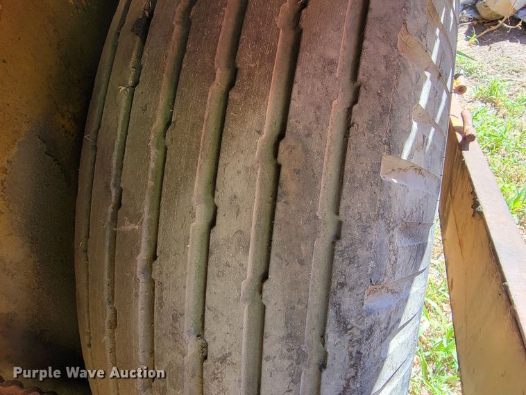 image for item JC9688 (2) pieces of construction equipment