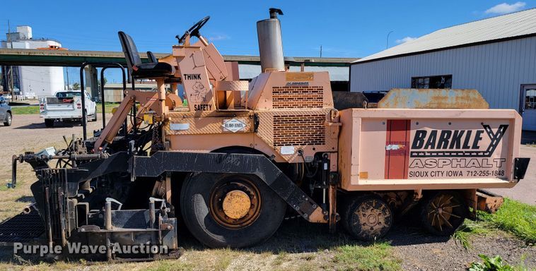 image for item JC9690 1995 Blaw-Knox PF161  paver