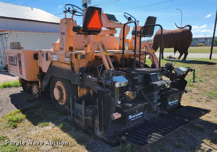 image for item JC9690 1995 Blaw-Knox PF161  paver