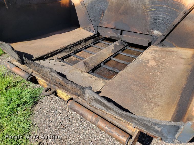 image for item JC9690 1995 Blaw-Knox PF161  paver