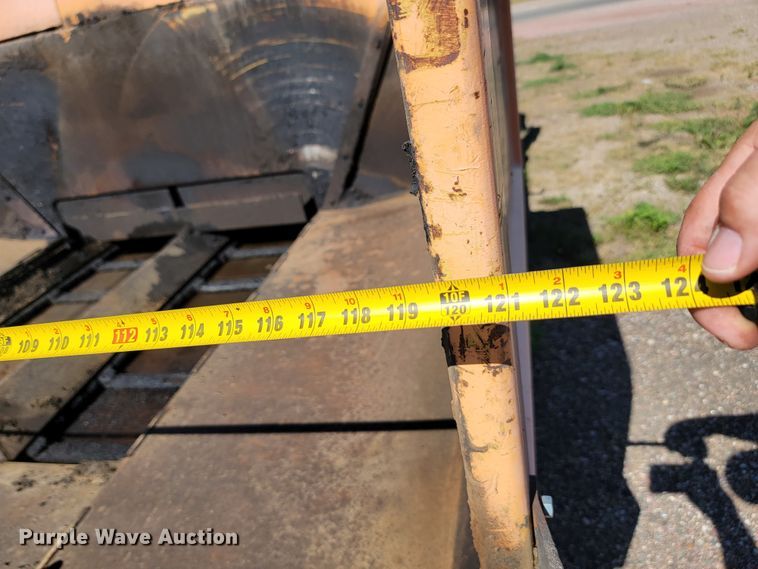 image for item JC9690 1995 Blaw-Knox PF161  paver