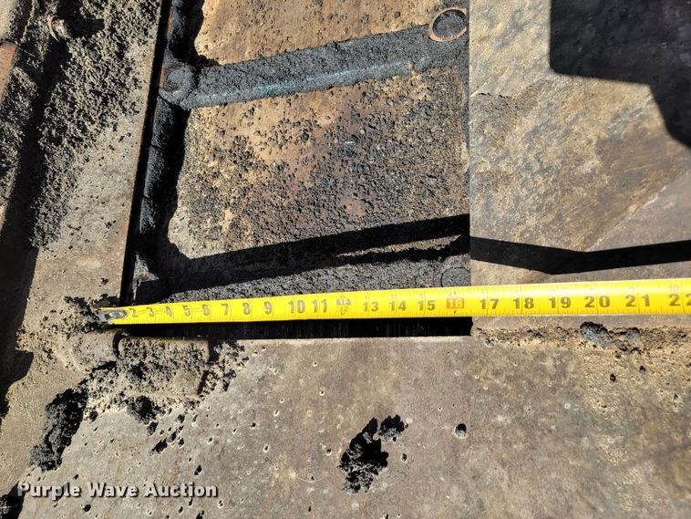 image for item JC9690 1995 Blaw-Knox PF161  paver