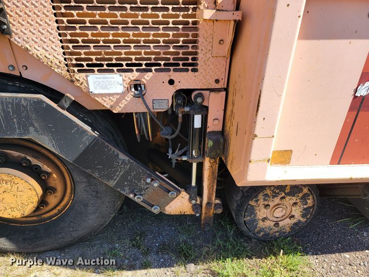 image for item JC9690 1995 Blaw-Knox PF161  paver