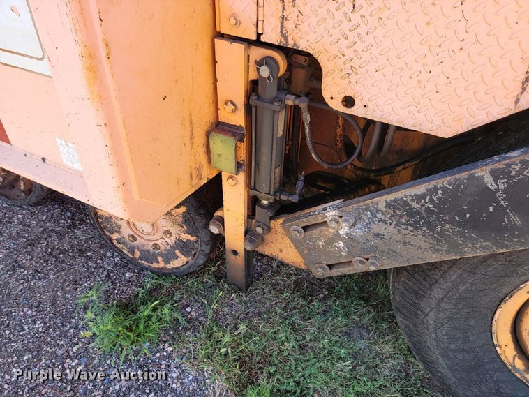 image for item JC9690 1995 Blaw-Knox PF161  paver