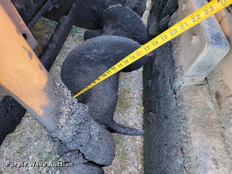 image for item JC9690 1995 Blaw-Knox PF161  paver