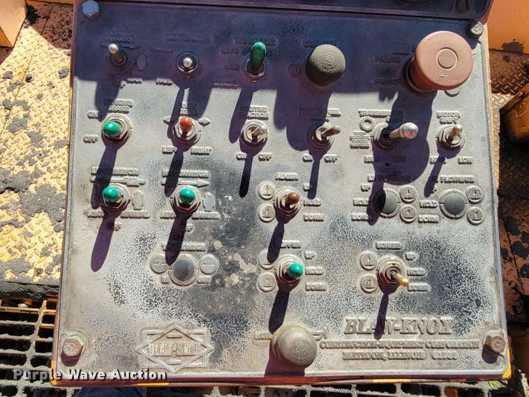 image for item JC9690 1995 Blaw-Knox PF161  paver