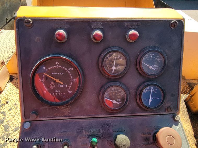 image for item JC9690 1995 Blaw-Knox PF161  paver