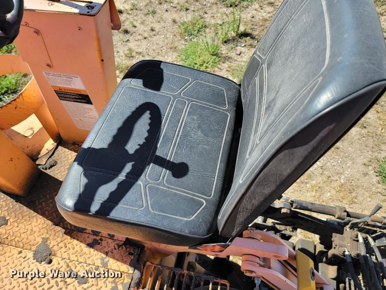 image for item JC9690 1995 Blaw-Knox PF161  paver