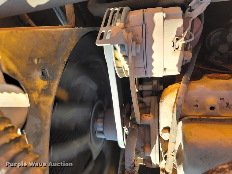 image for item JC9690 1995 Blaw-Knox PF161  paver