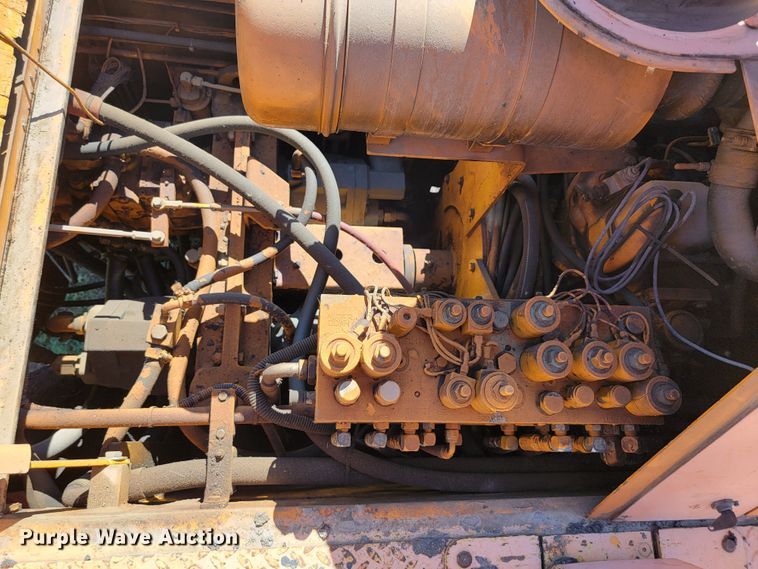 image for item JC9690 1995 Blaw-Knox PF161  paver