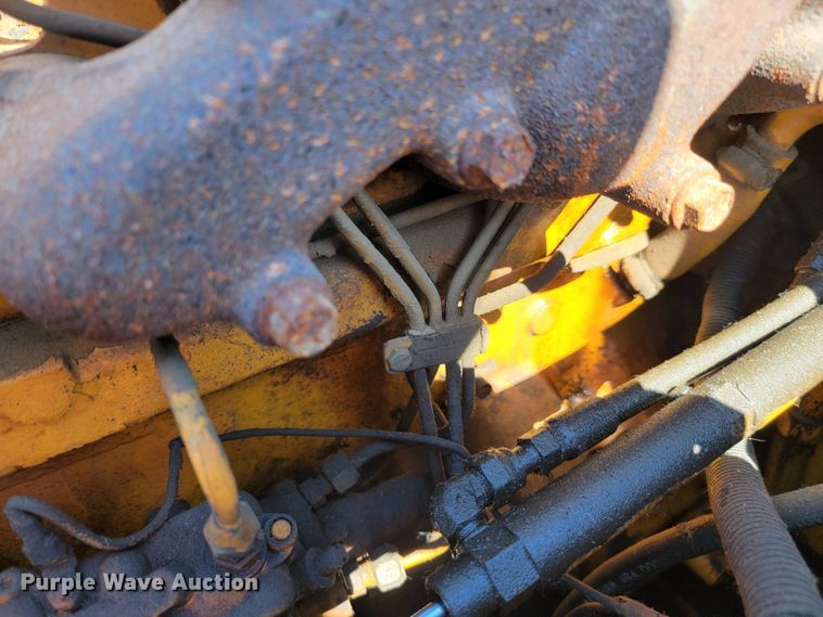 image for item JC9690 1995 Blaw-Knox PF161  paver