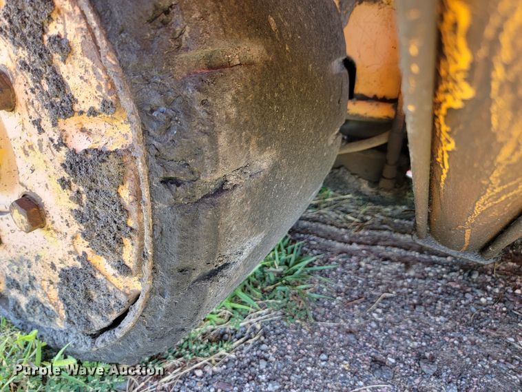 image for item JC9690 1995 Blaw-Knox PF161  paver