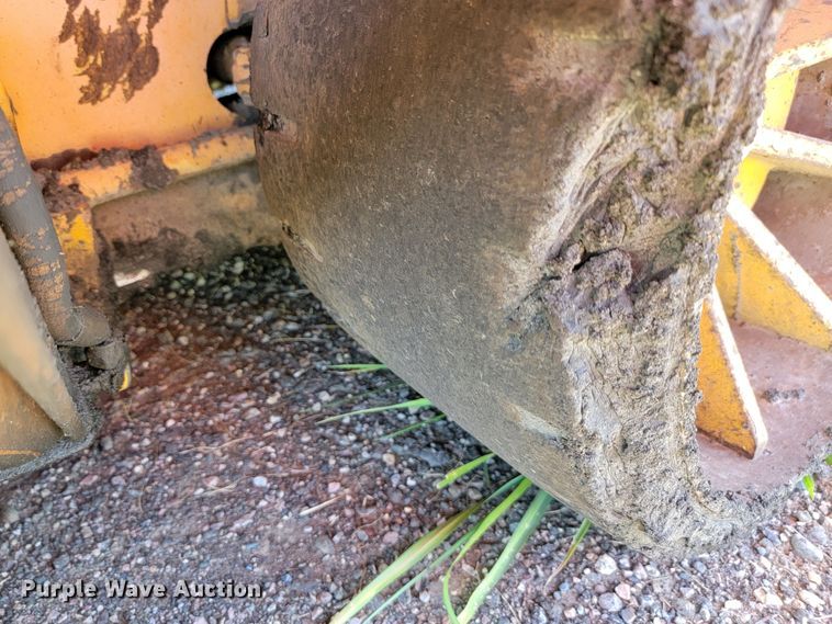 image for item JC9690 1995 Blaw-Knox PF161  paver