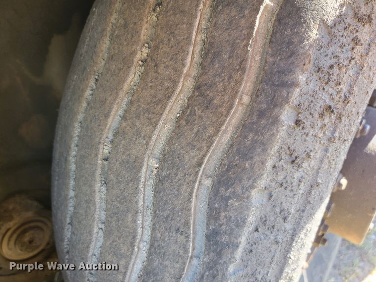 image for item JC9690 1995 Blaw-Knox PF161  paver