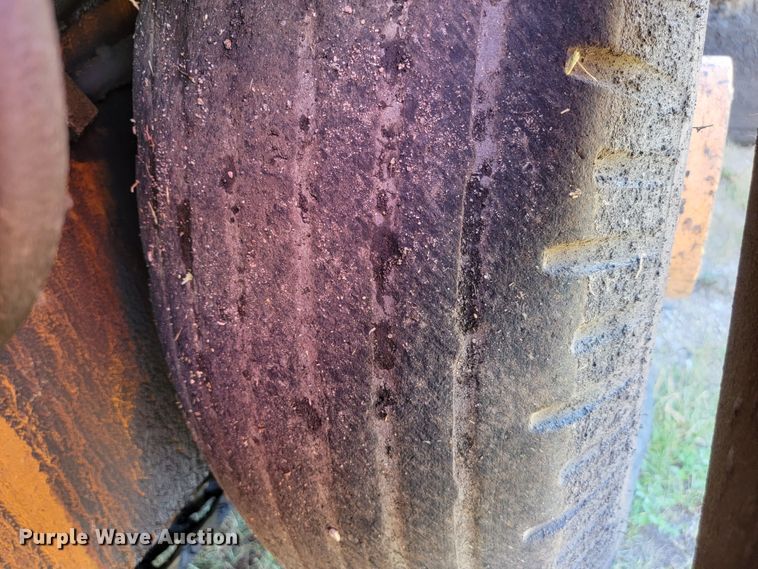 image for item JC9690 1995 Blaw-Knox PF161  paver