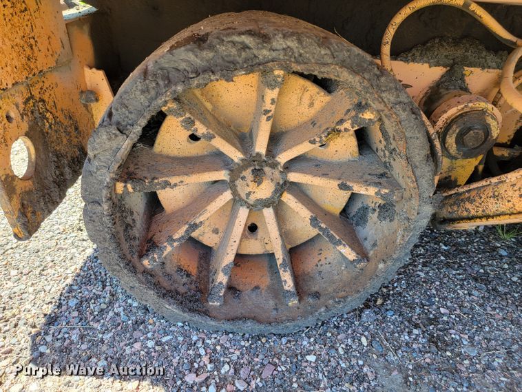 image for item JC9690 1995 Blaw-Knox PF161  paver