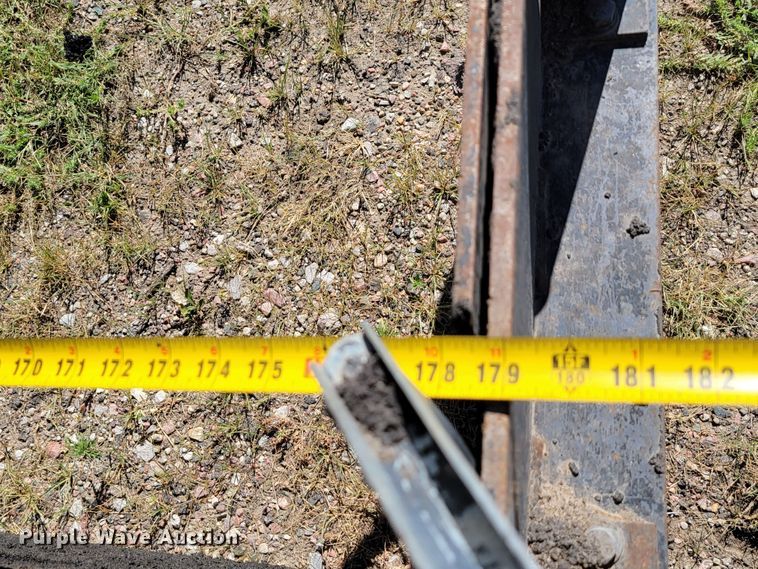 image for item JC9690 1995 Blaw-Knox PF161  paver