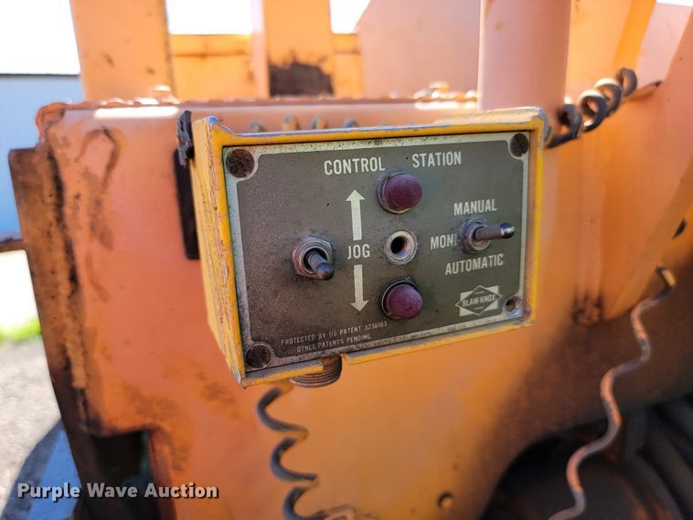 image for item JC9690 1995 Blaw-Knox PF161  paver