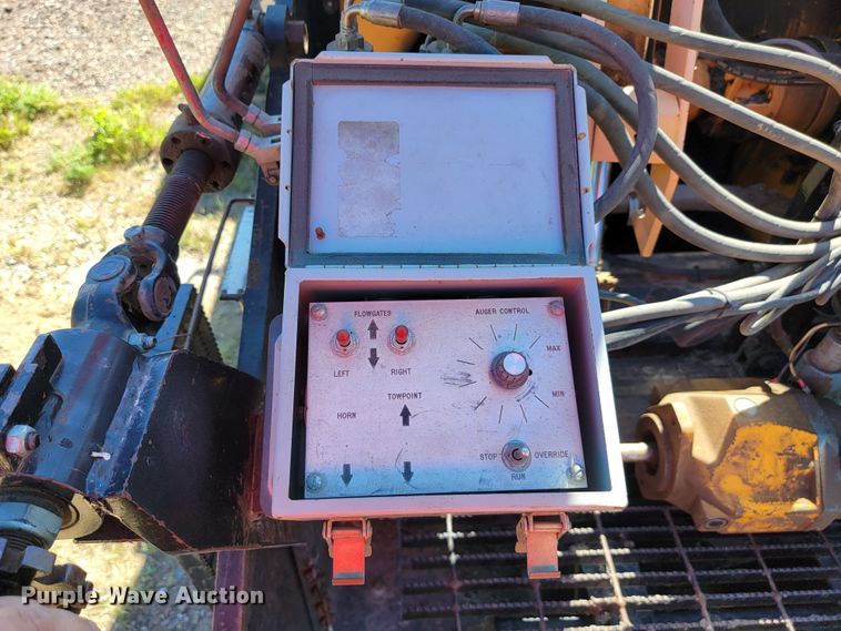 image for item JC9690 1995 Blaw-Knox PF161  paver