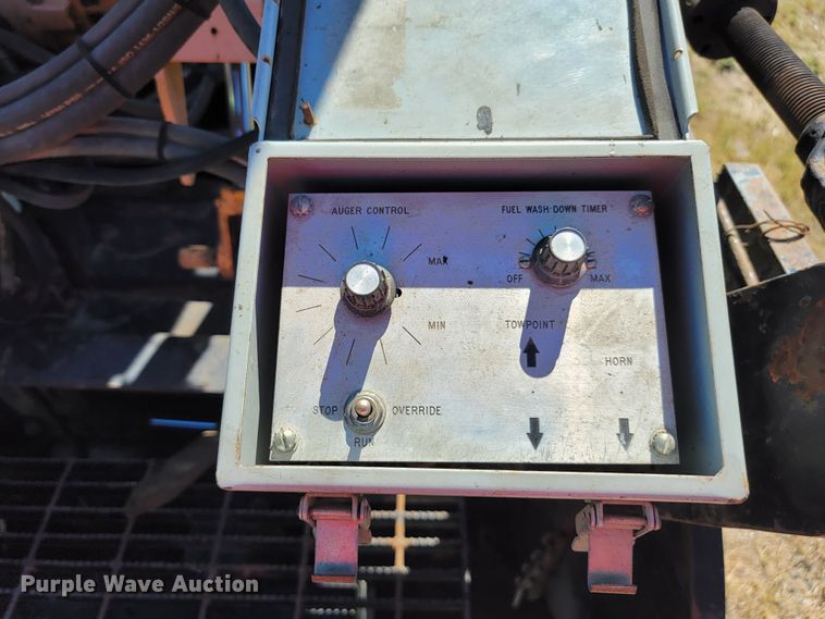 image for item JC9690 1995 Blaw-Knox PF161  paver