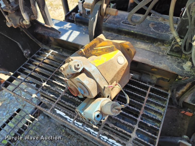 image for item JC9690 1995 Blaw-Knox PF161  paver