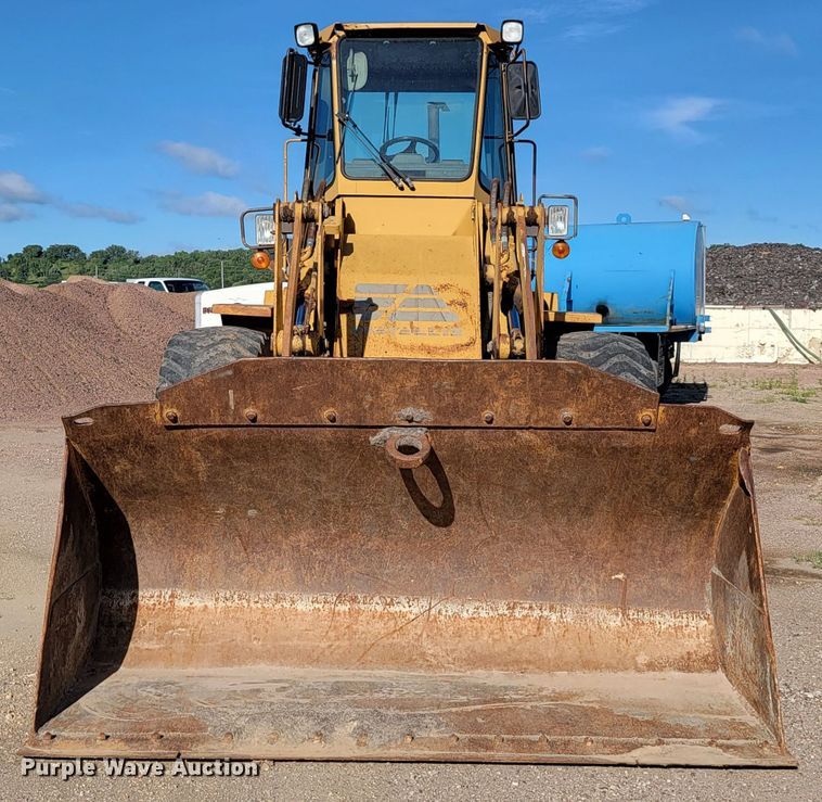 image for item JC9698 1989 Fiat-Allis FR12B  wheel loader