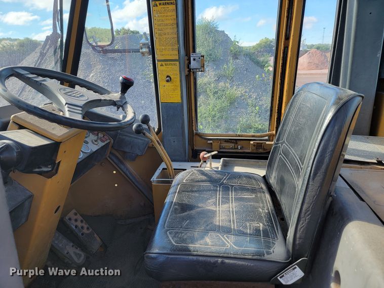 image for item JC9698 1989 Fiat-Allis FR12B  wheel loader