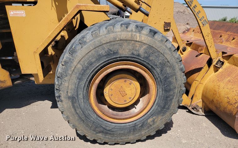 image for item JC9698 1989 Fiat-Allis FR12B  wheel loader