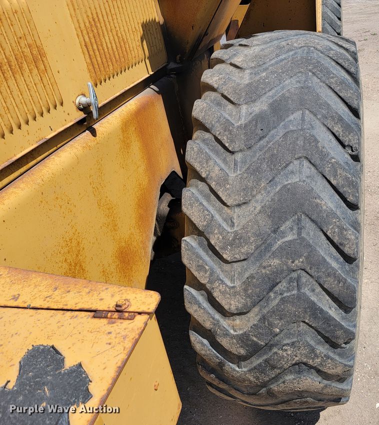 image for item JC9698 1989 Fiat-Allis FR12B  wheel loader