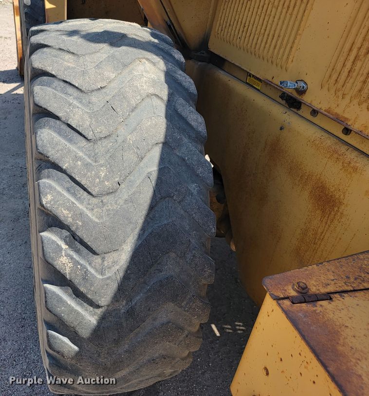 image for item JC9698 1989 Fiat-Allis FR12B  wheel loader