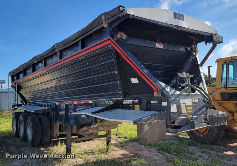 image for item JC9699 2001 Red River OLB326  live bottom trailer