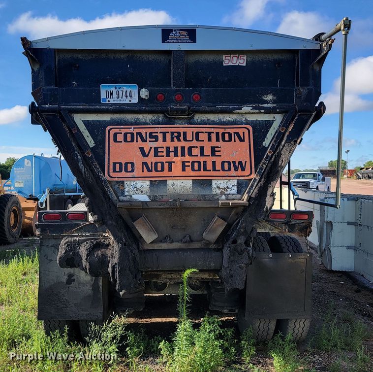 image for item JC9699 2001 Red River OLB326  live bottom trailer