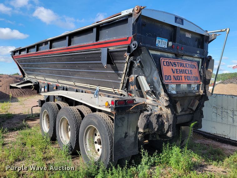 image for item JC9699 2001 Red River OLB326  live bottom trailer
