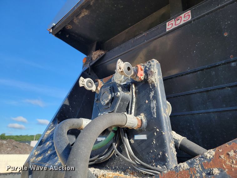 image for item JC9699 2001 Red River OLB326  live bottom trailer