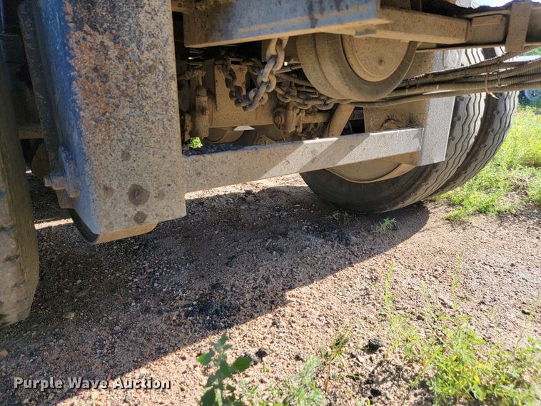 image for item JC9699 2001 Red River OLB326  live bottom trailer