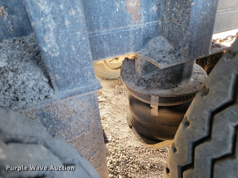 image for item JC9699 2001 Red River OLB326  live bottom trailer