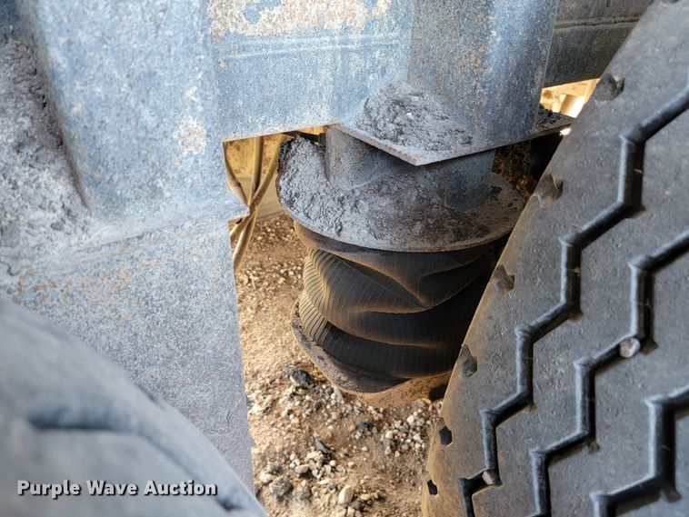 image for item JC9699 2001 Red River OLB326  live bottom trailer