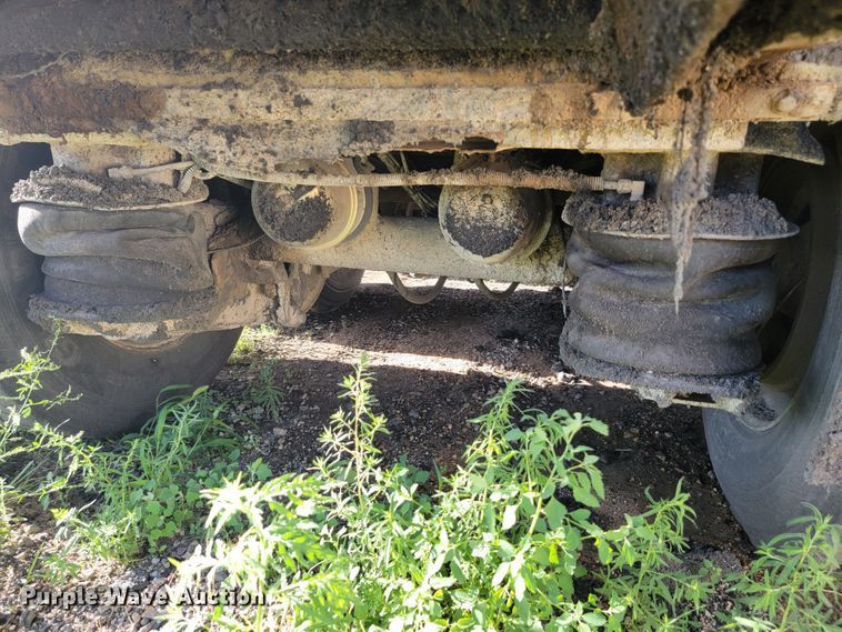 image for item JC9699 2001 Red River OLB326  live bottom trailer