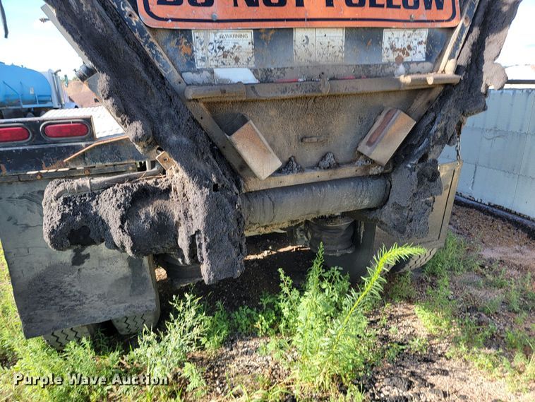 image for item JC9699 2001 Red River OLB326  live bottom trailer