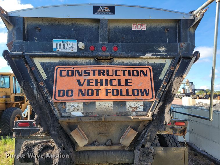 image for item JC9699 2001 Red River OLB326  live bottom trailer