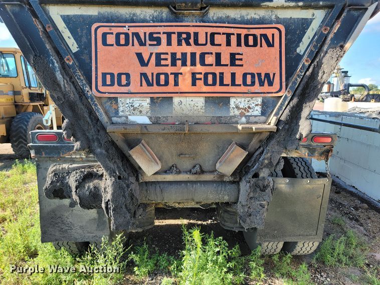 image for item JC9699 2001 Red River OLB326  live bottom trailer