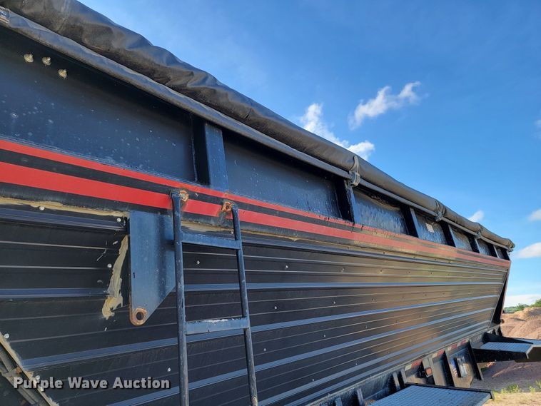 image for item JC9699 2001 Red River OLB326  live bottom trailer