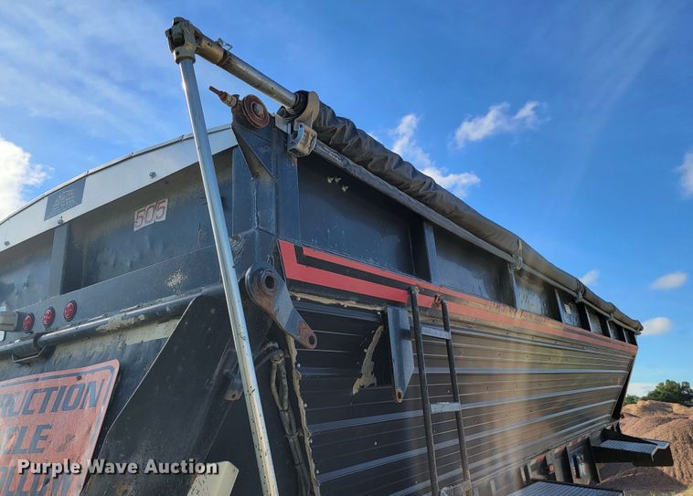 image for item JC9699 2001 Red River OLB326  live bottom trailer