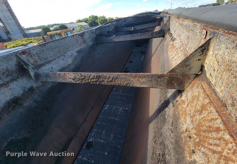 image for item JC9699 2001 Red River OLB326  live bottom trailer