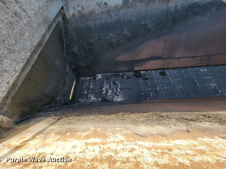 image for item JC9699 2001 Red River OLB326  live bottom trailer