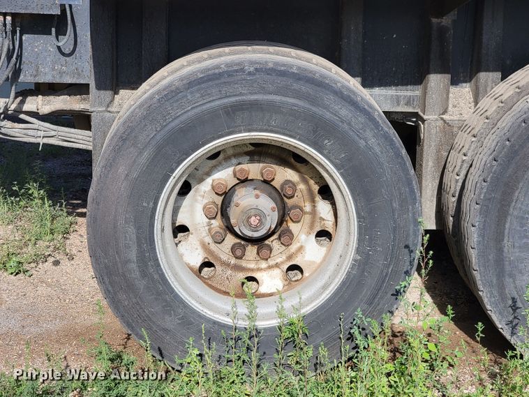 image for item JC9699 2001 Red River OLB326  live bottom trailer